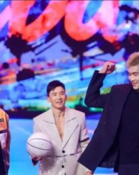 宝威体育登录入口-明明有合同在身，郭艾伦不去支持广州，却去解说辽宁比赛赚外快？